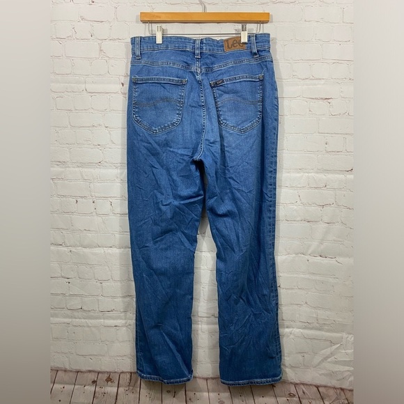 Lee Heritage Jeans Women’s Size 14M Blue Medium Wash Distressed Straight Leg - Picture 2 of 8